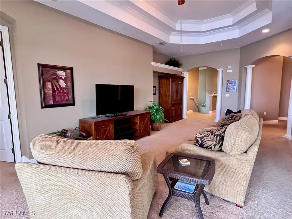 190 Shadroe Cove Circle Cape Coral FL 33991