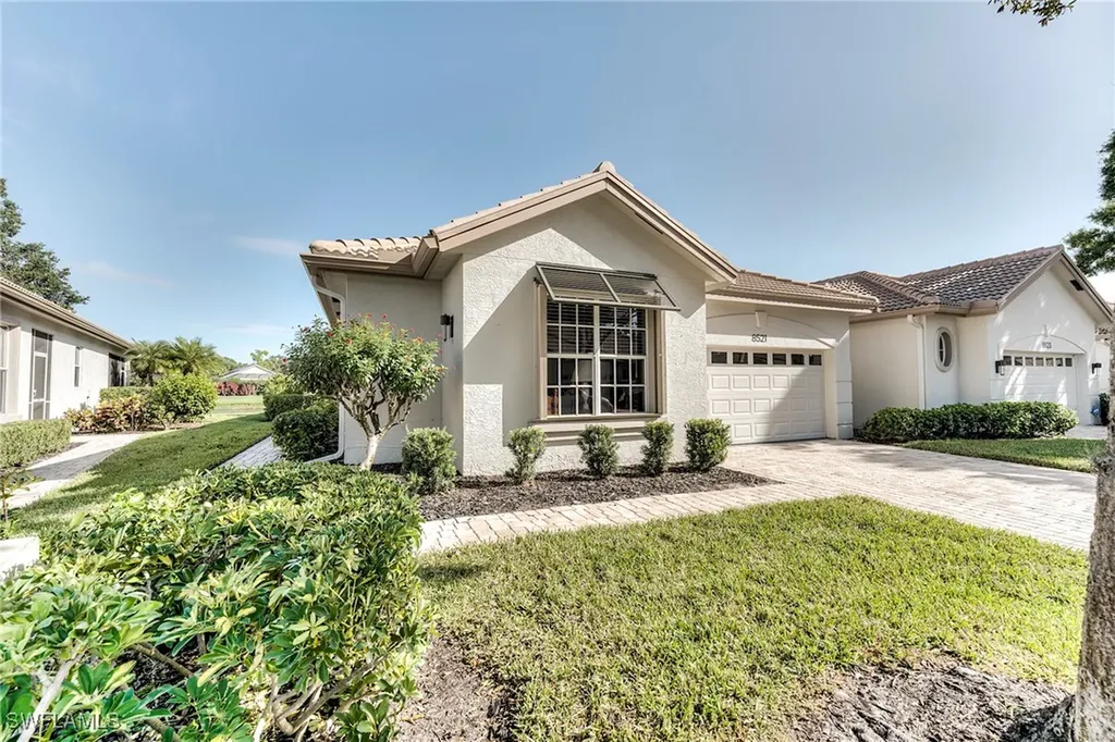 Estero FL, 8521 Fairway Bend