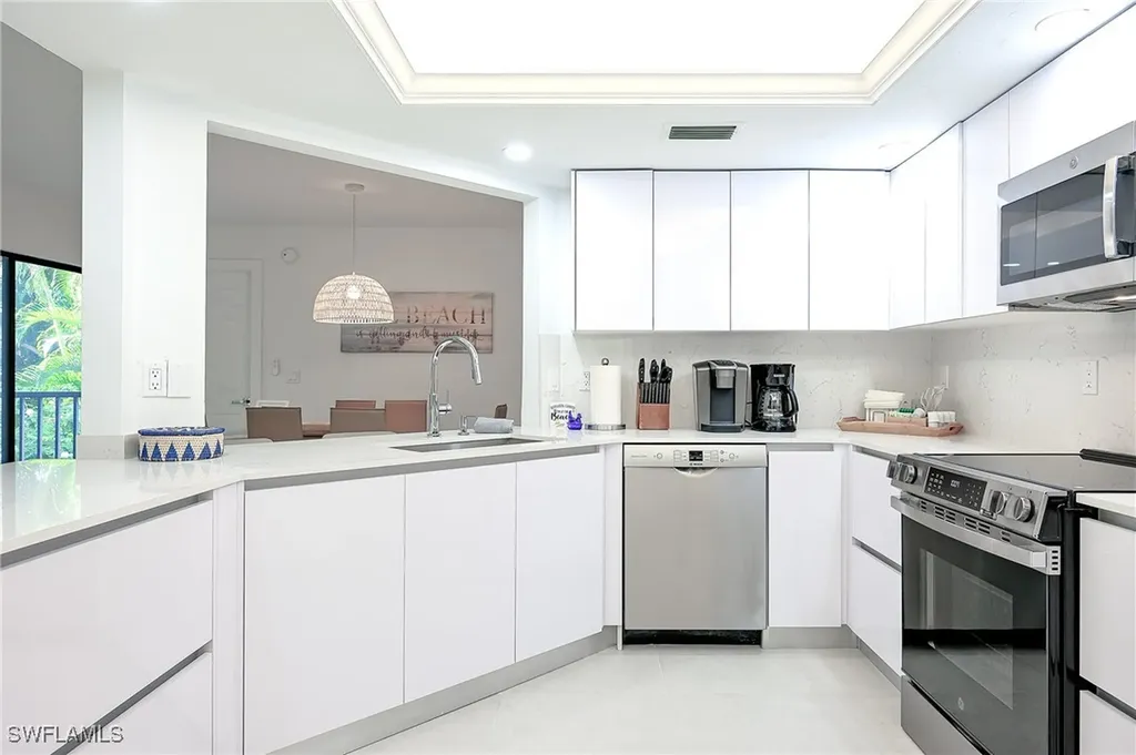 592 Beachwalk Circle Naples FL 34108
