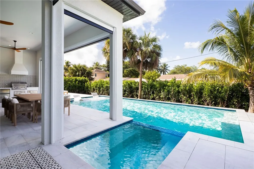 1257 11th Court N Naples FL 34102