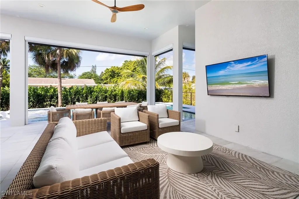 1257 11th Court N Naples FL 34102