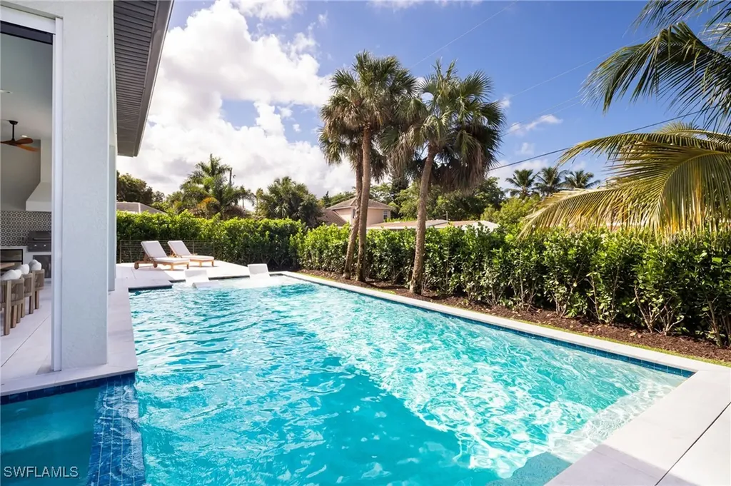 1257 11th Court N Naples FL 34102