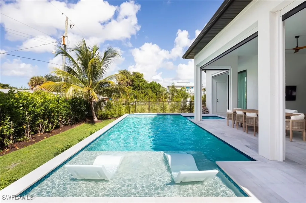 1257 11th Court N Naples FL 34102