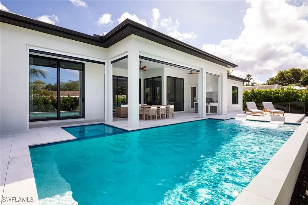 1257 11th Court N Naples FL 34102