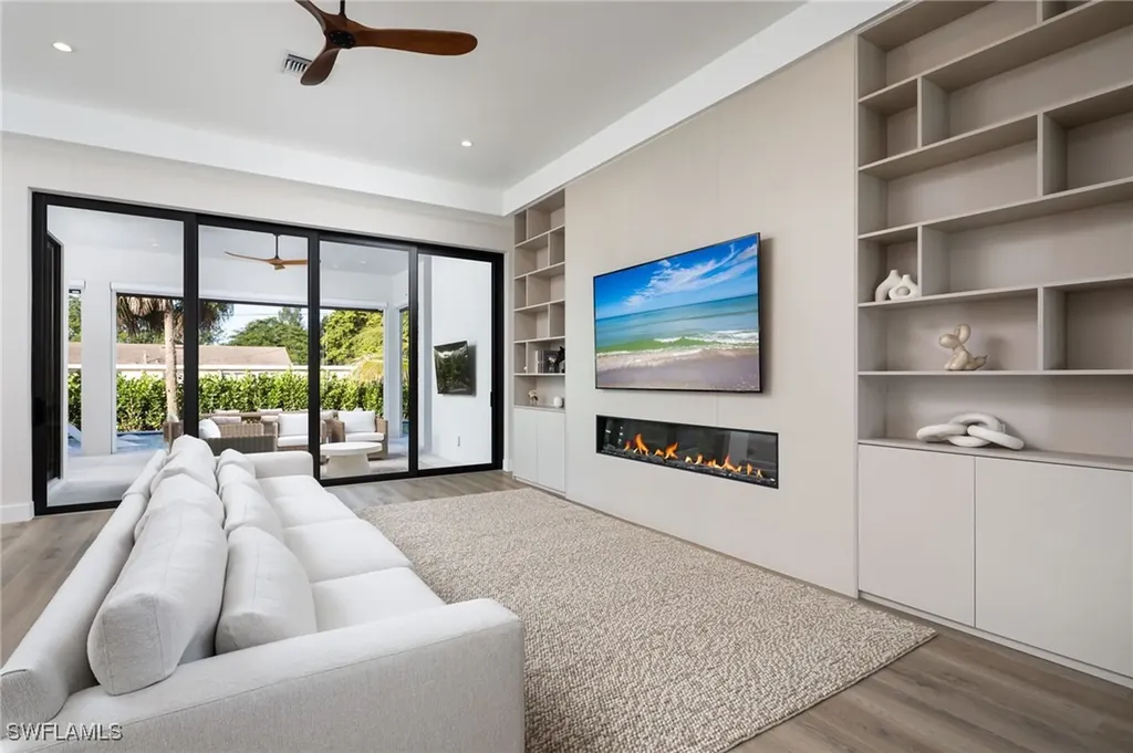 1257 11th Court N Naples FL 34102