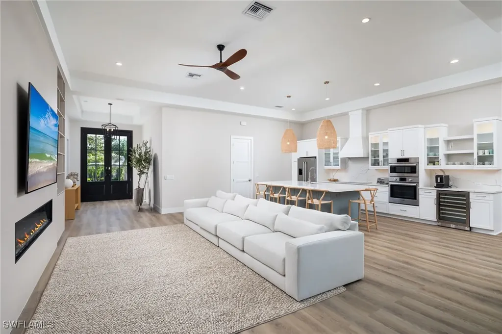 1257 11th Court N Naples FL 34102