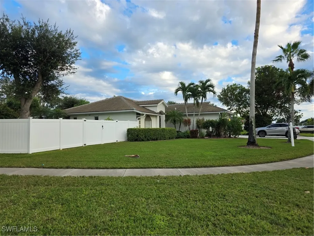 857 Summerfield Drive Naples FL 34120