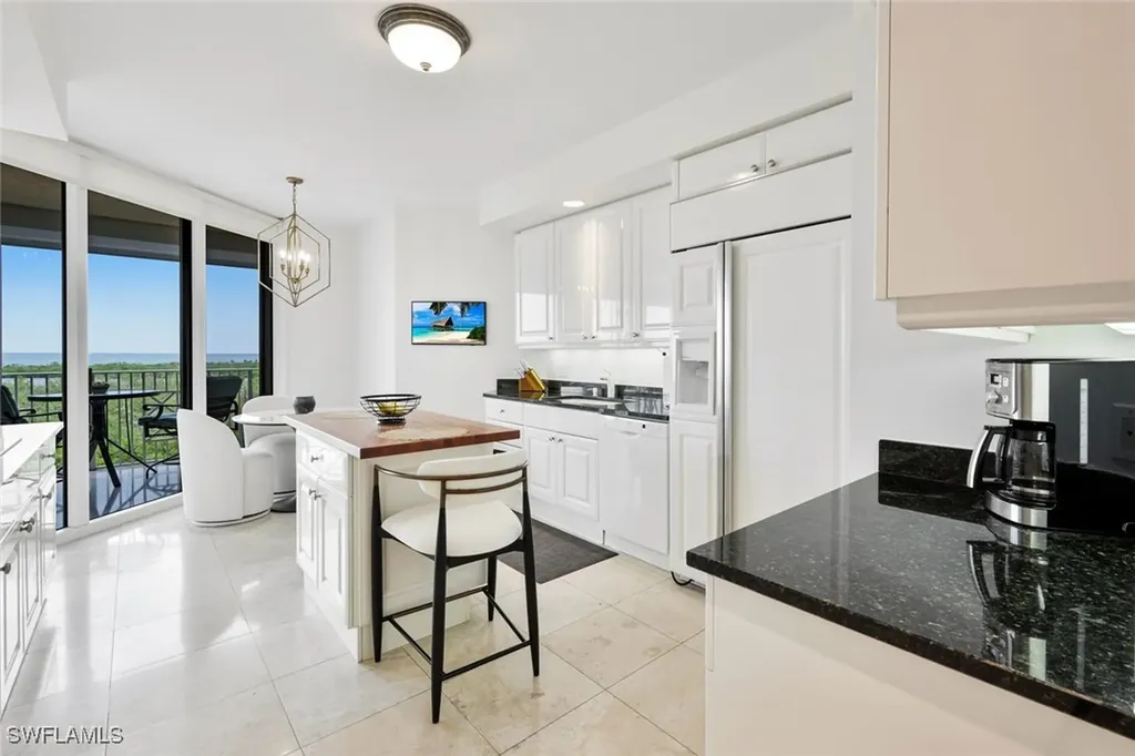 6597 Nicholas Boulevard Naples FL 34108