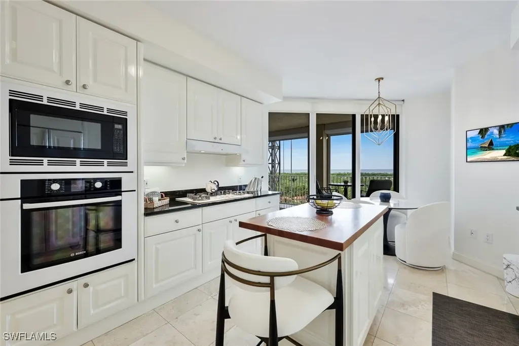 6597 Nicholas Boulevard Naples FL 34108