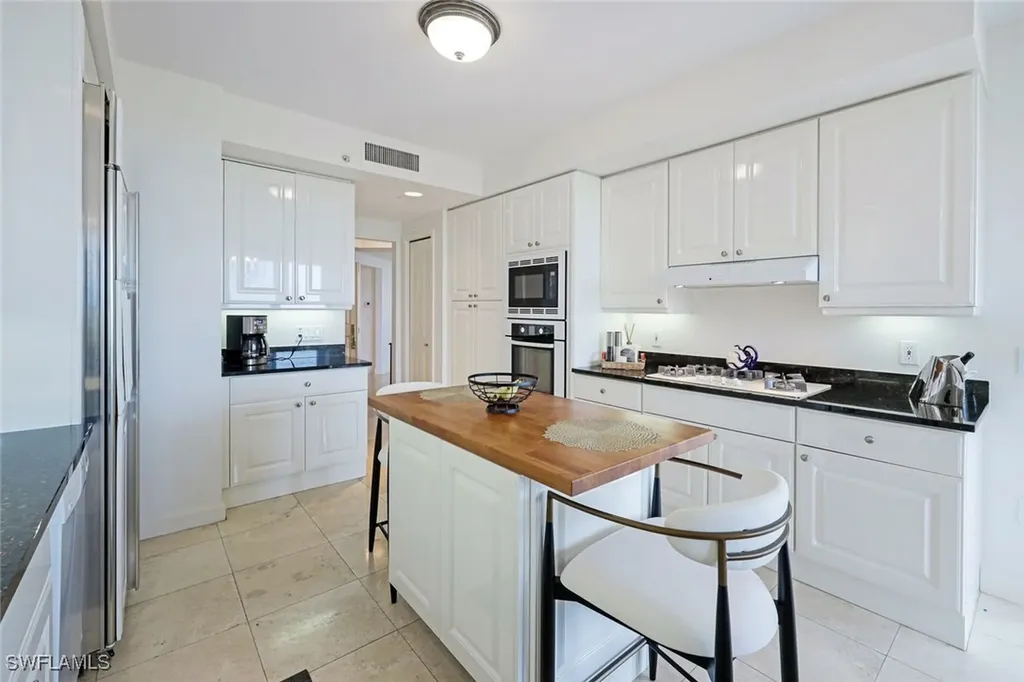 6597 Nicholas Boulevard Naples FL 34108