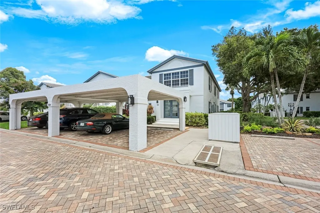 824 Tanbark Drive Naples FL 34108