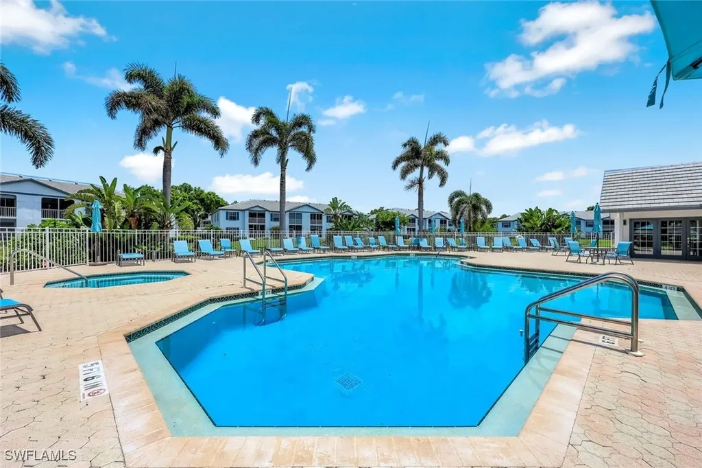824 Tanbark Drive Naples FL 34108