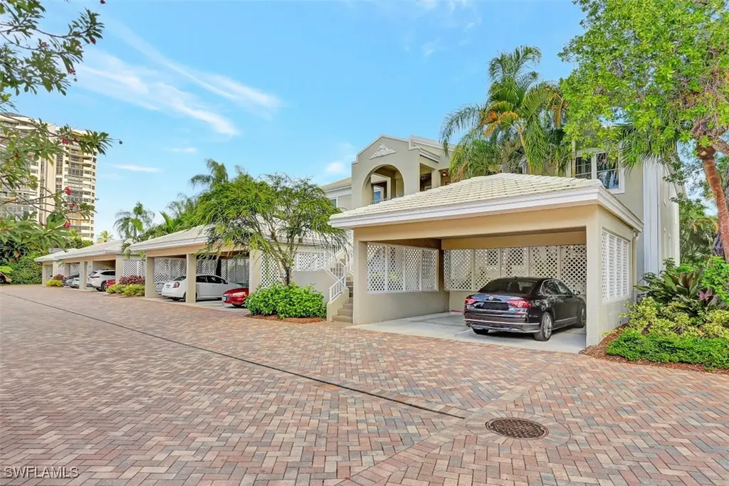 5899 Chanteclair Drive Naples FL 34108