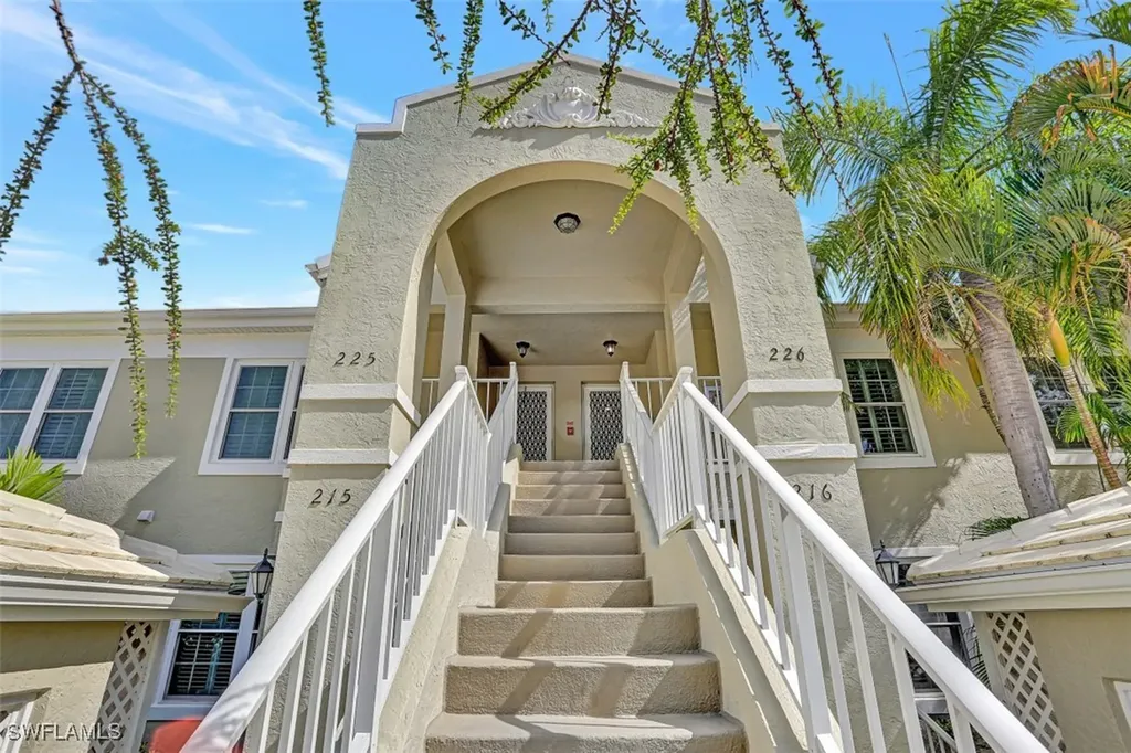 5899 Chanteclair Drive Naples FL 34108