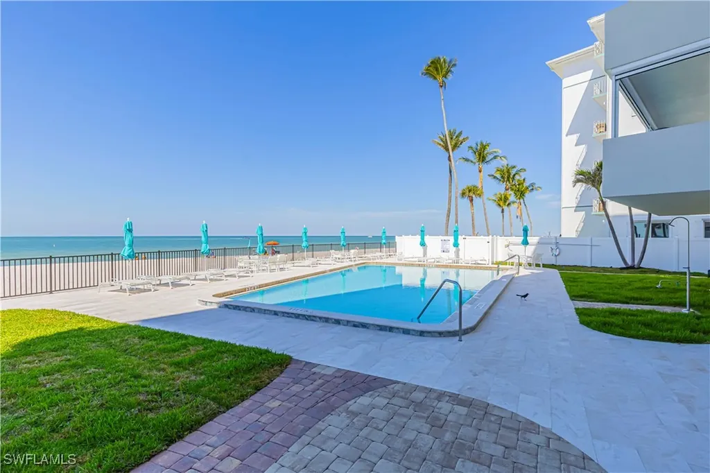 1977 Gulf Shore Boulevard N Naples FL 34102