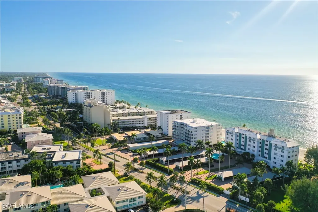 1977 Gulf Shore Boulevard N Naples FL 34102