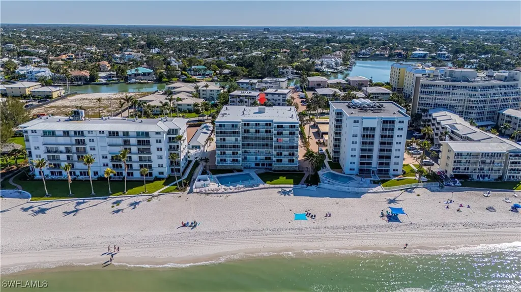1977 Gulf Shore Boulevard N Naples FL 34102
