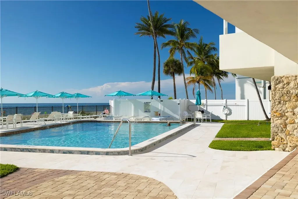 1977 Gulf Shore Boulevard N Naples FL 34102