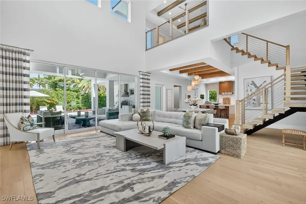 405 7th Avenue N Naples FL 34102