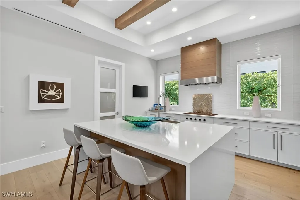 405 7th Avenue N Naples FL 34102