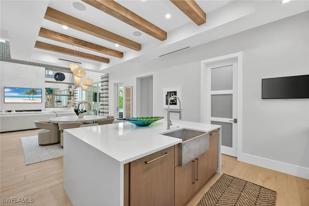 405 7th Avenue N Naples FL 34102