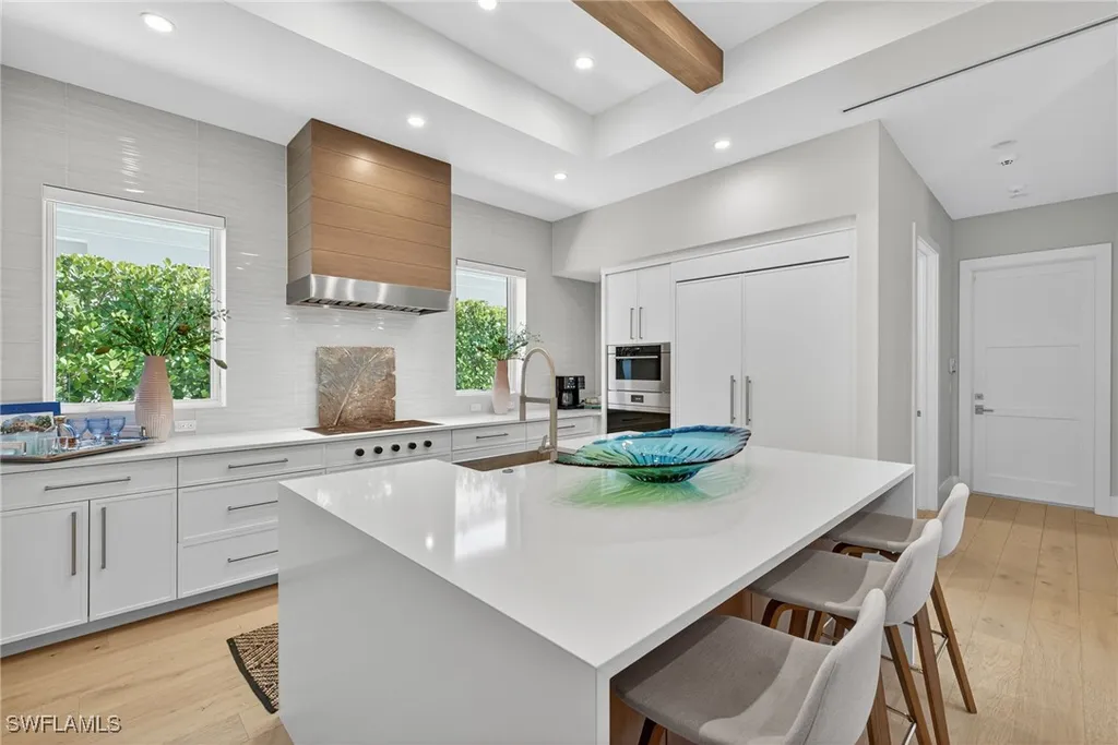 405 7th Avenue N Naples FL 34102