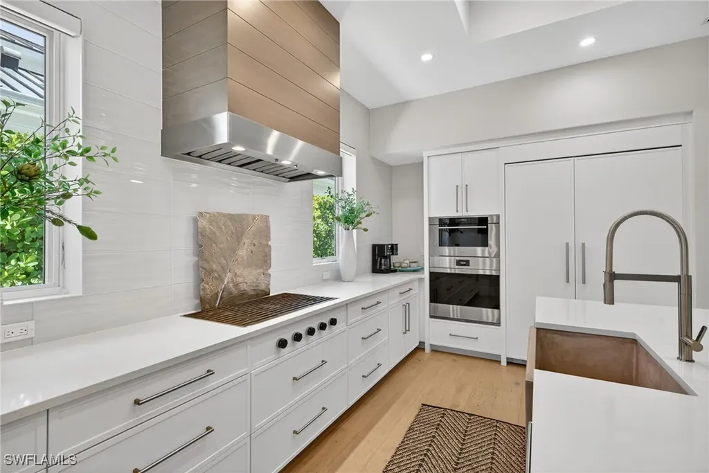 405 7th Avenue N Naples FL 34102