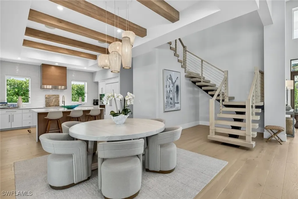 405 7th Avenue N Naples FL 34102