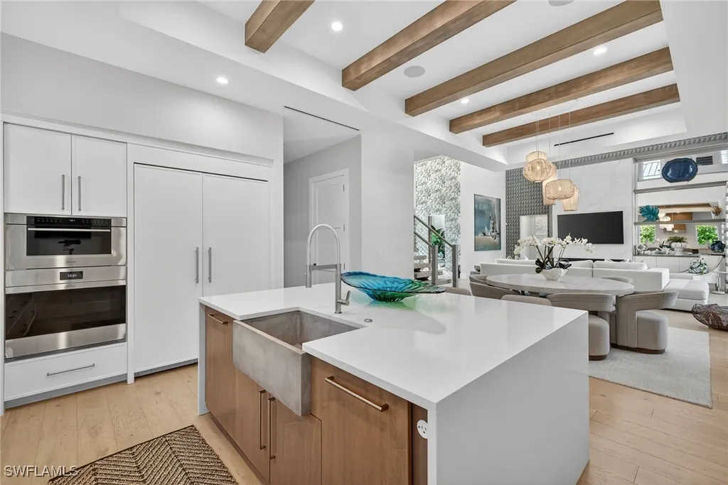405 7th Avenue N Naples FL 34102