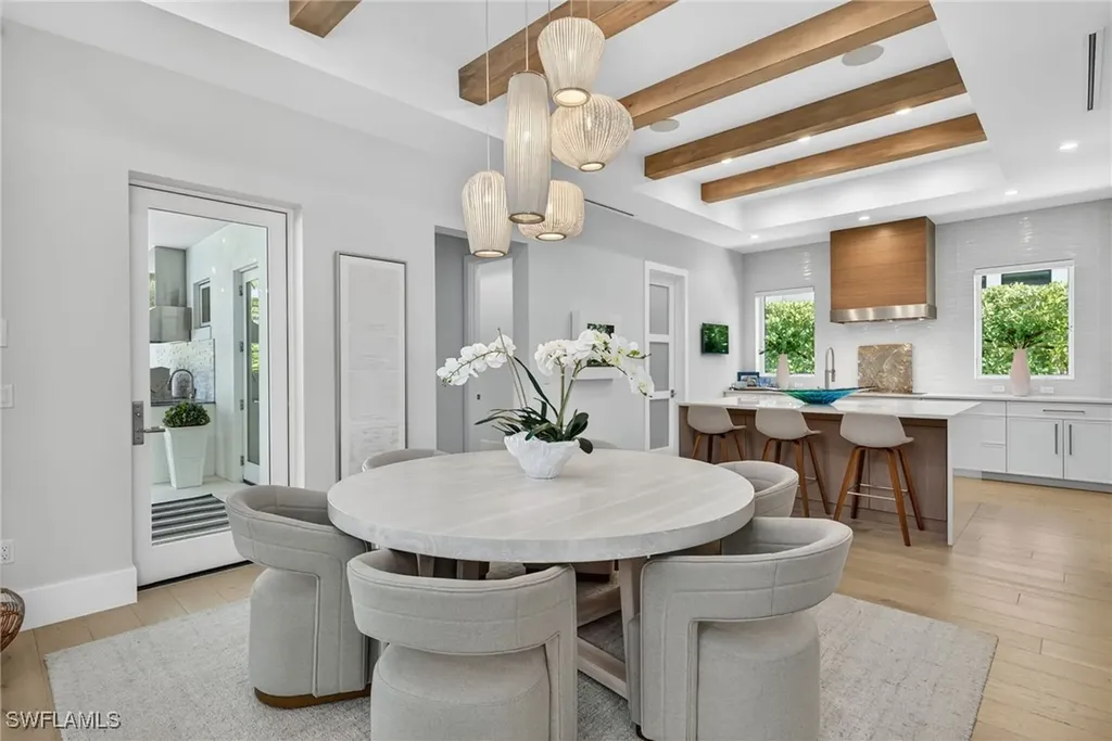 405 7th Avenue N Naples FL 34102