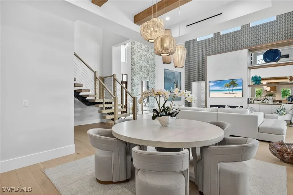 405 7th Avenue N Naples FL 34102