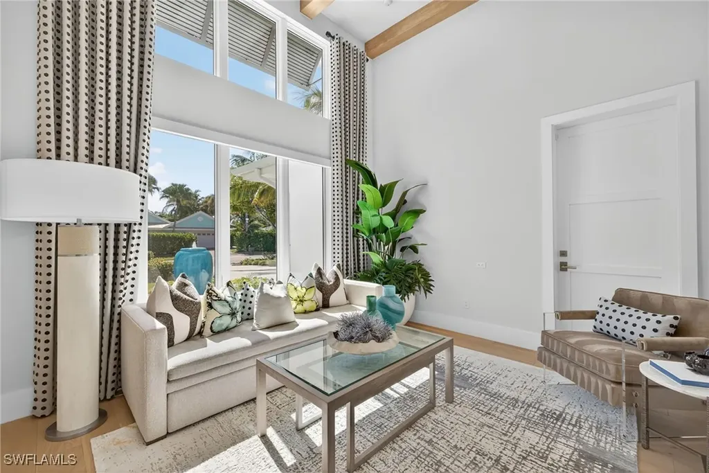 405 7th Avenue N Naples FL 34102