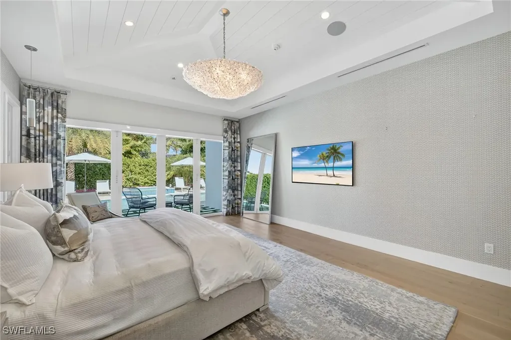 405 7th Avenue N Naples FL 34102