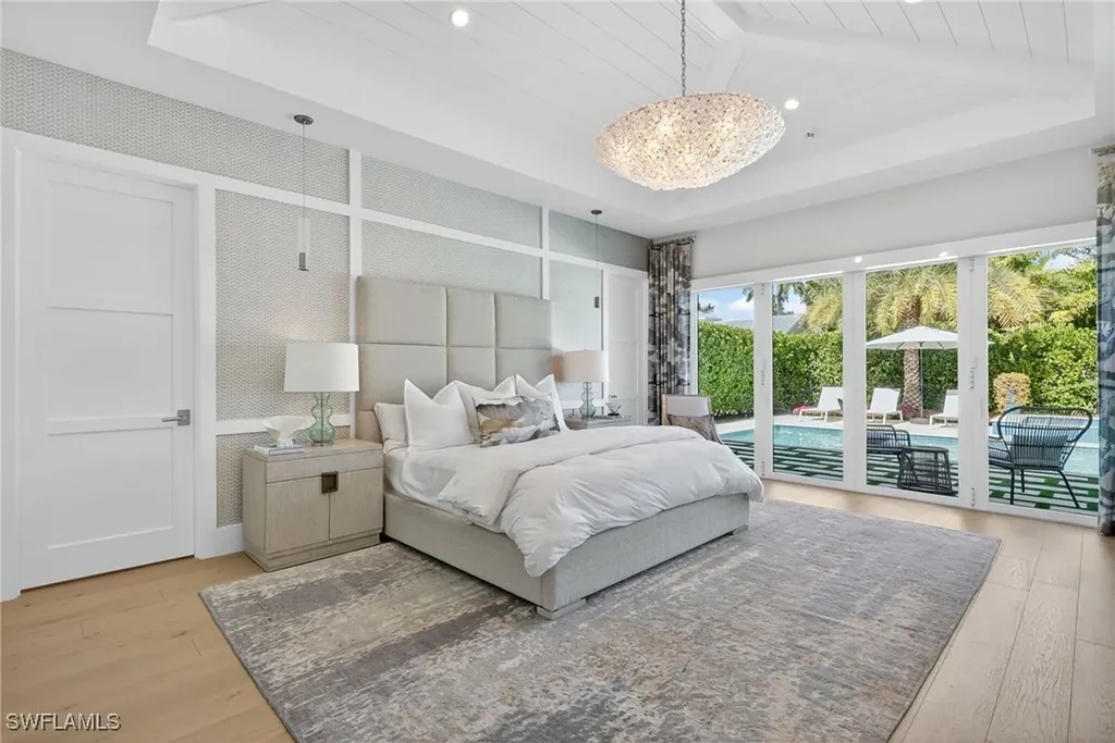 405 7th Avenue N Naples FL 34102