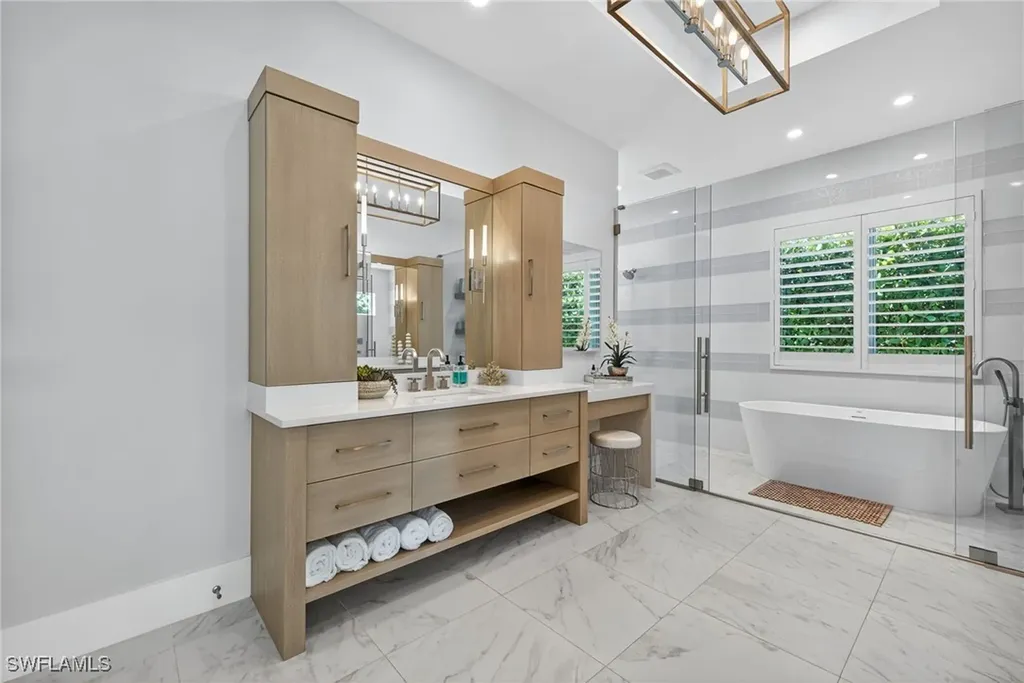 405 7th Avenue N Naples FL 34102