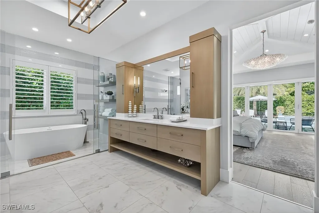 405 7th Avenue N Naples FL 34102