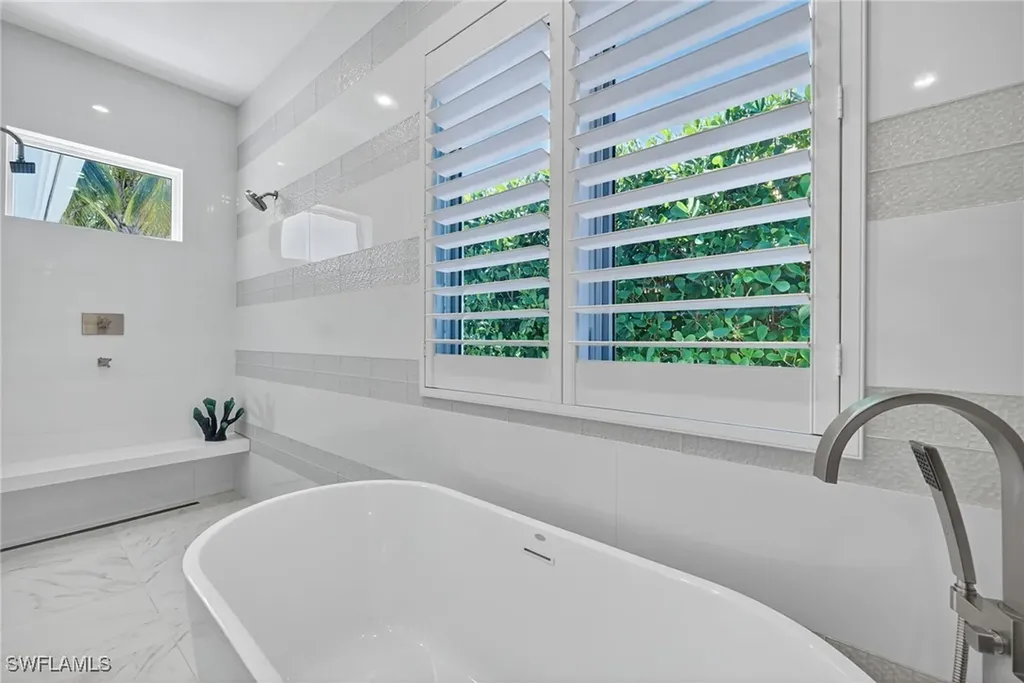 405 7th Avenue N Naples FL 34102