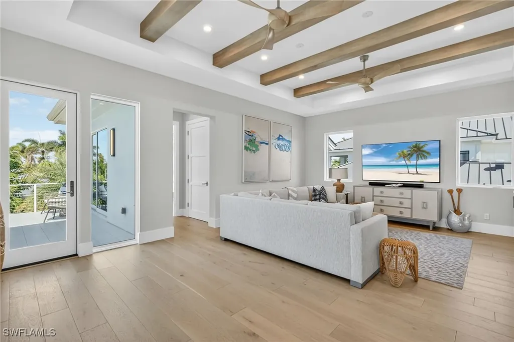 405 7th Avenue N Naples FL 34102