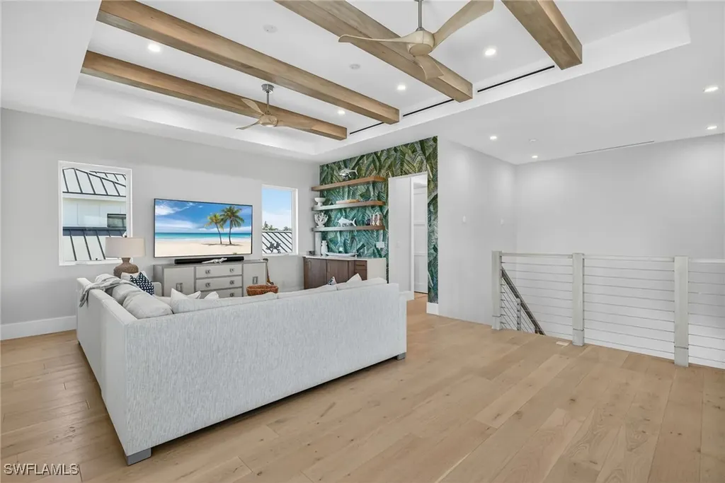 405 7th Avenue N Naples FL 34102