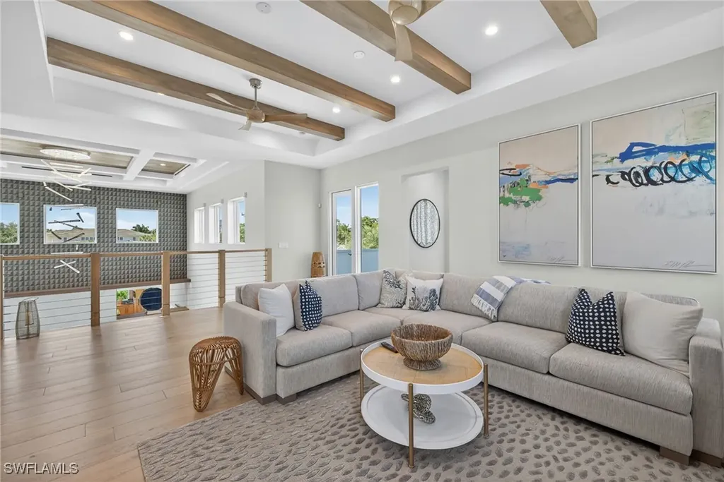 405 7th Avenue N Naples FL 34102