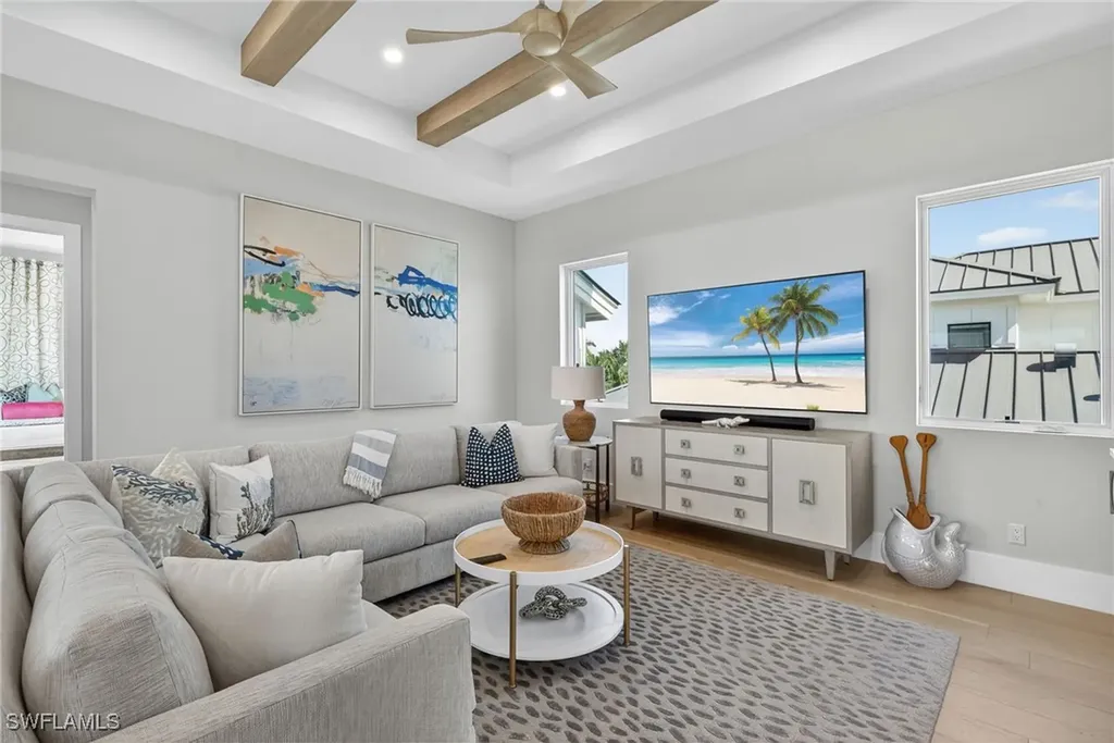 405 7th Avenue N Naples FL 34102