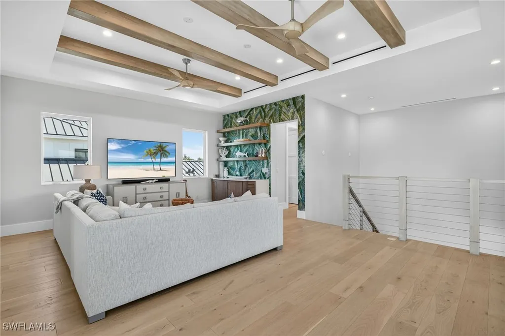 405 7th Avenue N Naples FL 34102