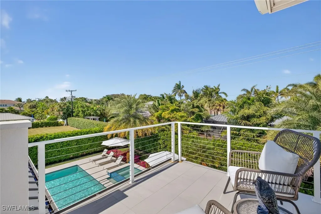 405 7th Avenue N Naples FL 34102