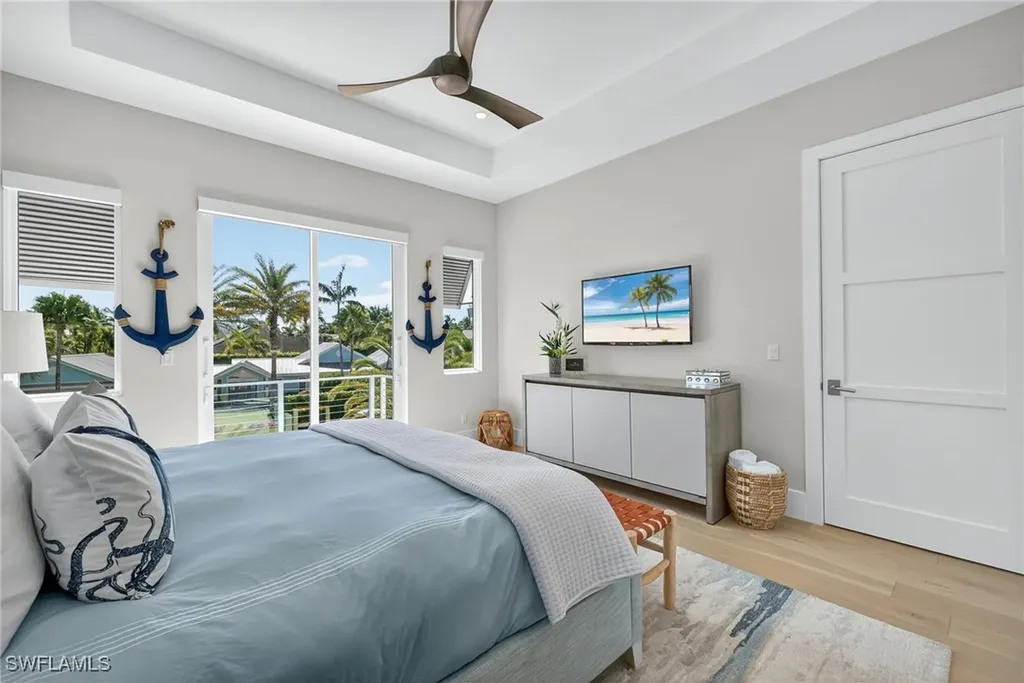 405 7th Avenue N Naples FL 34102