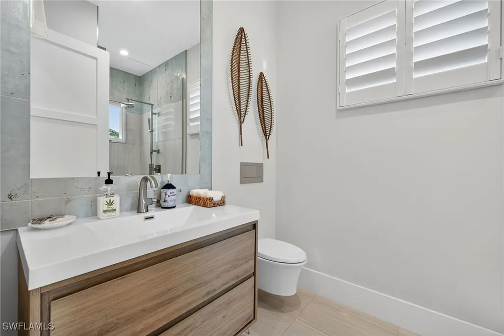 405 7th Avenue N Naples FL 34102