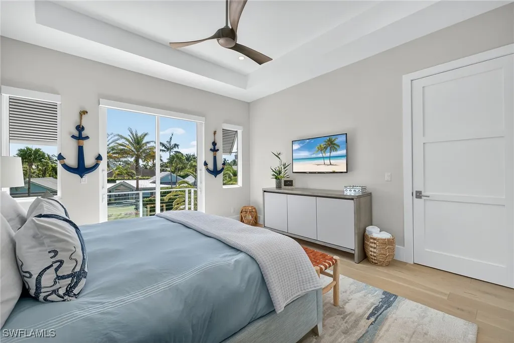 405 7th Avenue N Naples FL 34102