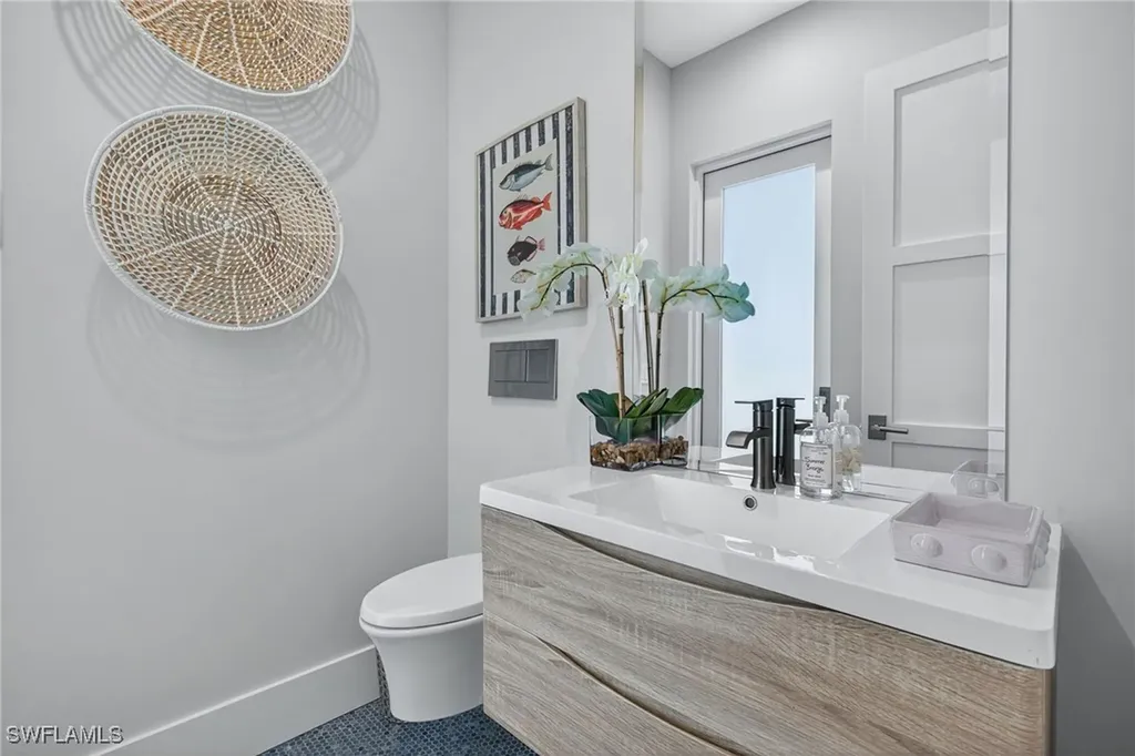 405 7th Avenue N Naples FL 34102