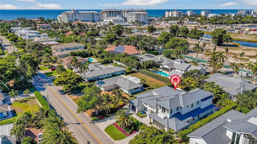 405 7th Avenue N Naples FL 34102