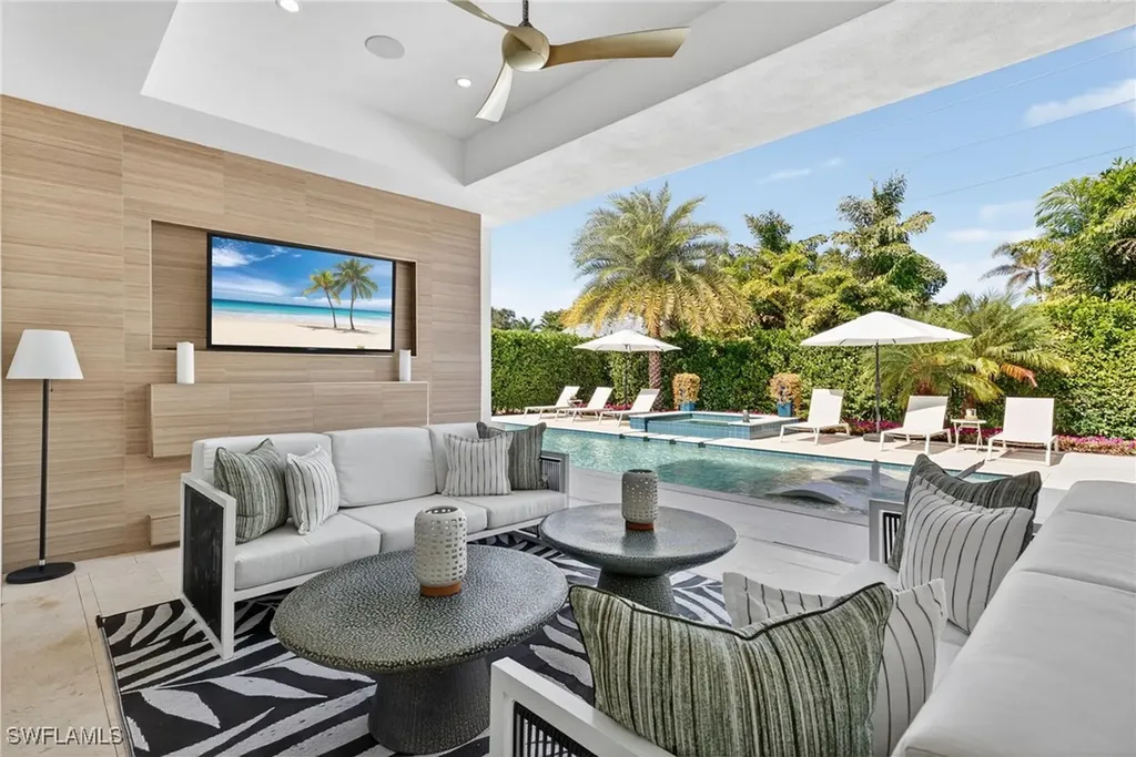 405 7th Avenue N Naples FL 34102