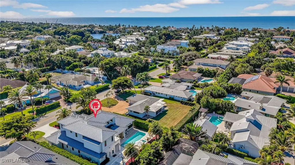 405 7th Avenue N Naples FL 34102